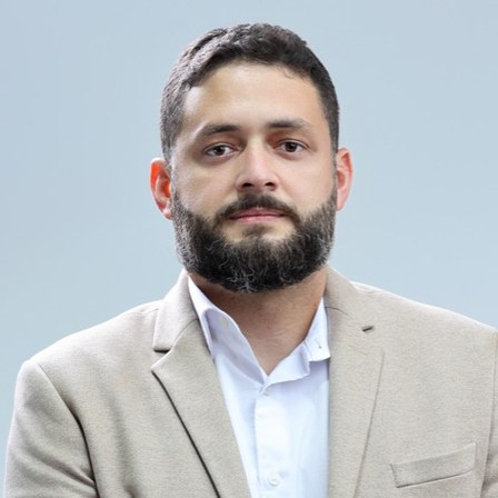 Retrato de Élcio Souza, especialista em rastreamento de conversões, Google Tag Manager e Google Ads, autor deste case.