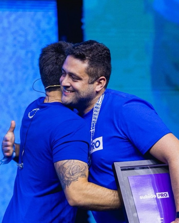 Élcio Souza em evento de marketing digital e tráfego pago