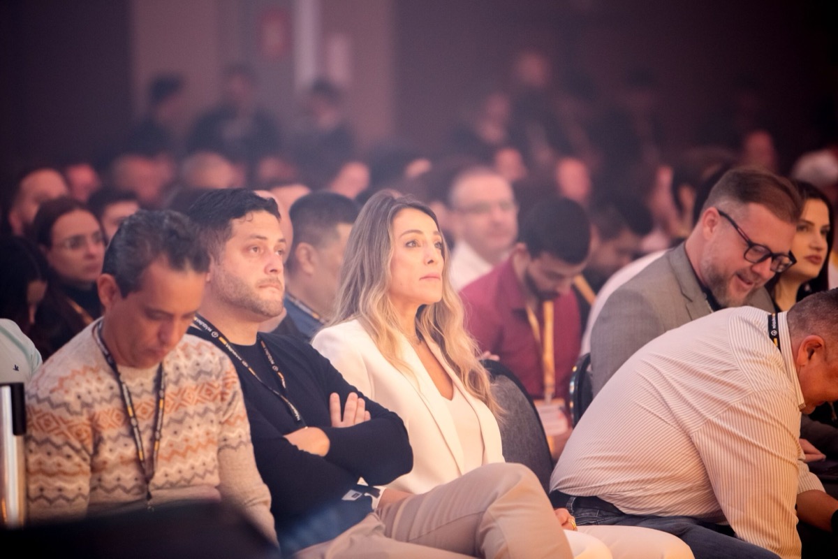 Élcio Souza em conferência de performance digital